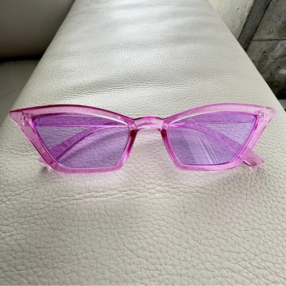 Retro Purple Lilac Translucent Cat-Eye Sunglasses | Trendy Y2K Aesthetic Eyewear - Picture 9 of 9